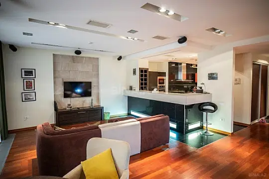 Satılır 3 otaqlı mənzil 121 m²