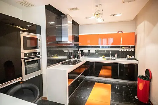 Satılır 3 otaqlı mənzil 121 m²