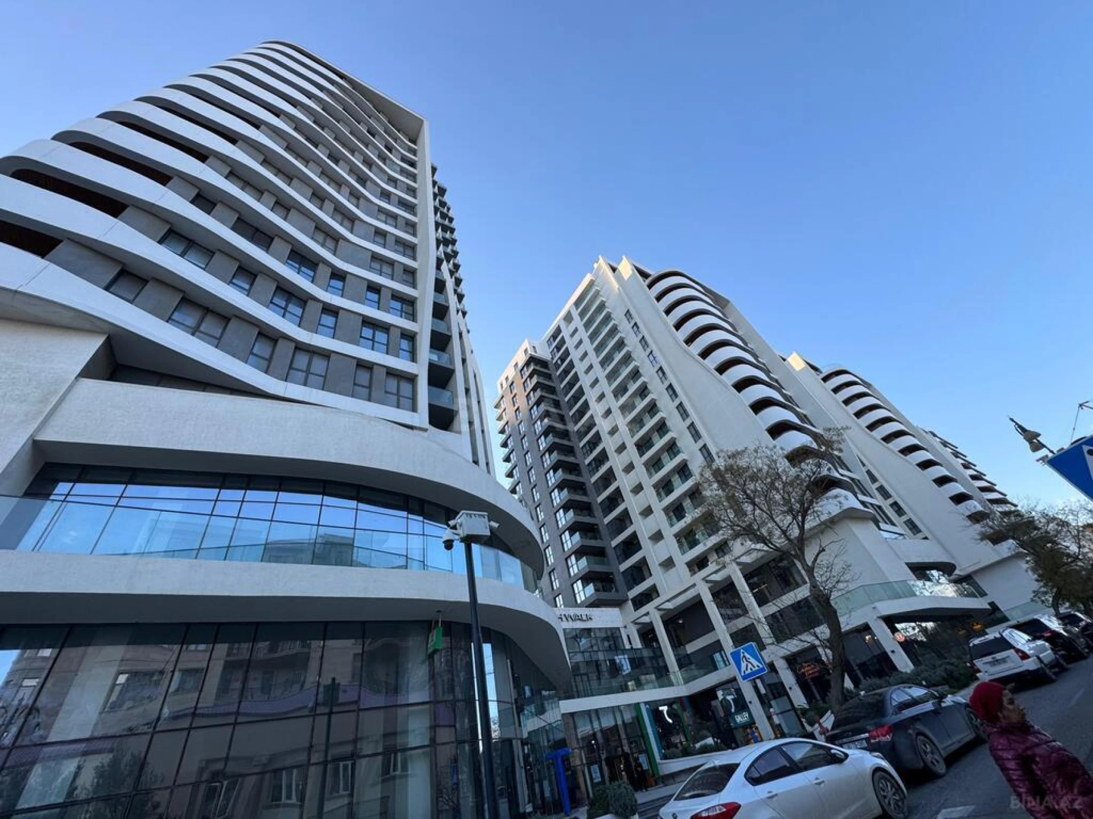 Satılır 4 otaqlı mənzil 170 m²