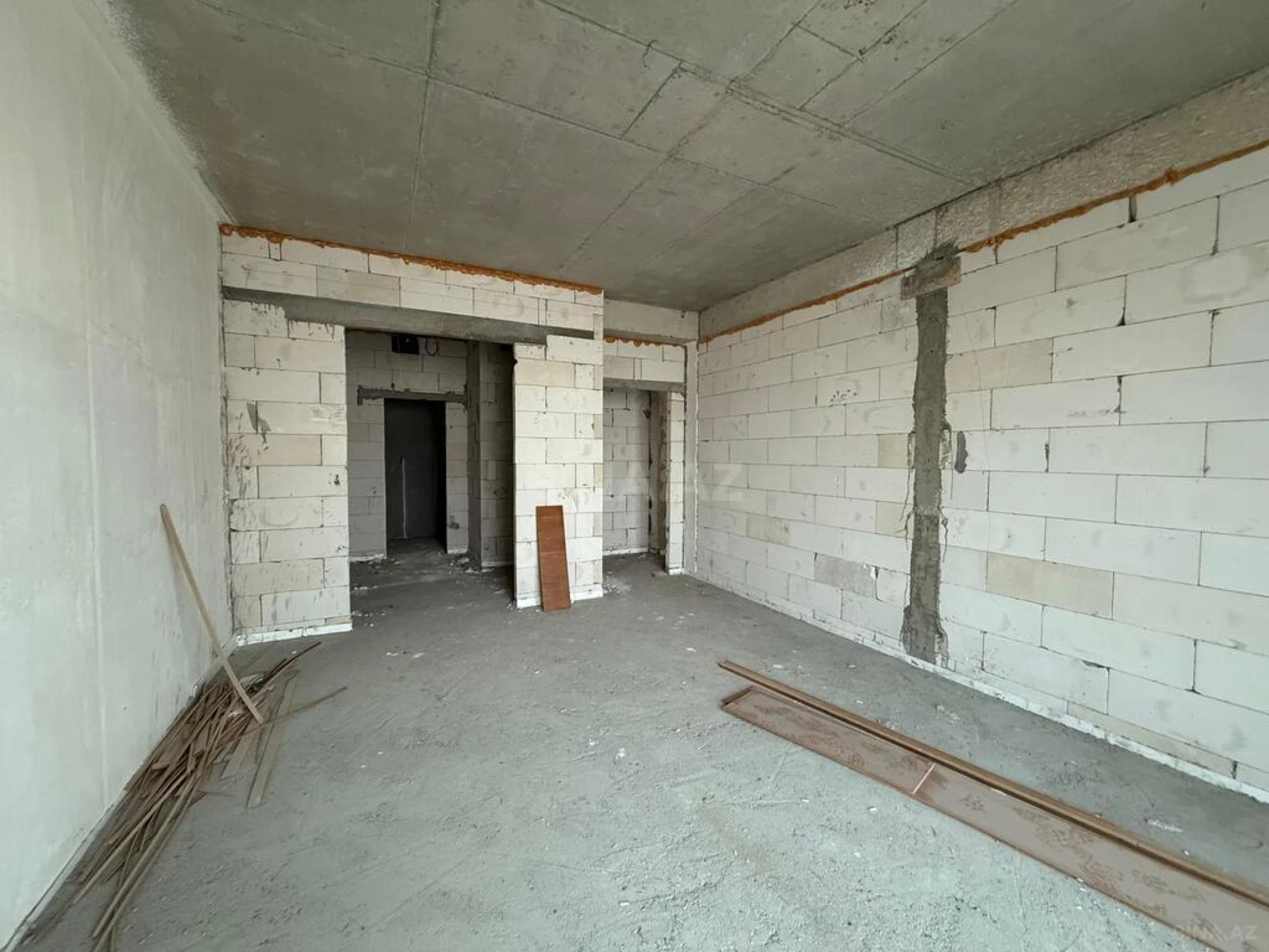 Satılır 4 otaqlı mənzil 170 m²