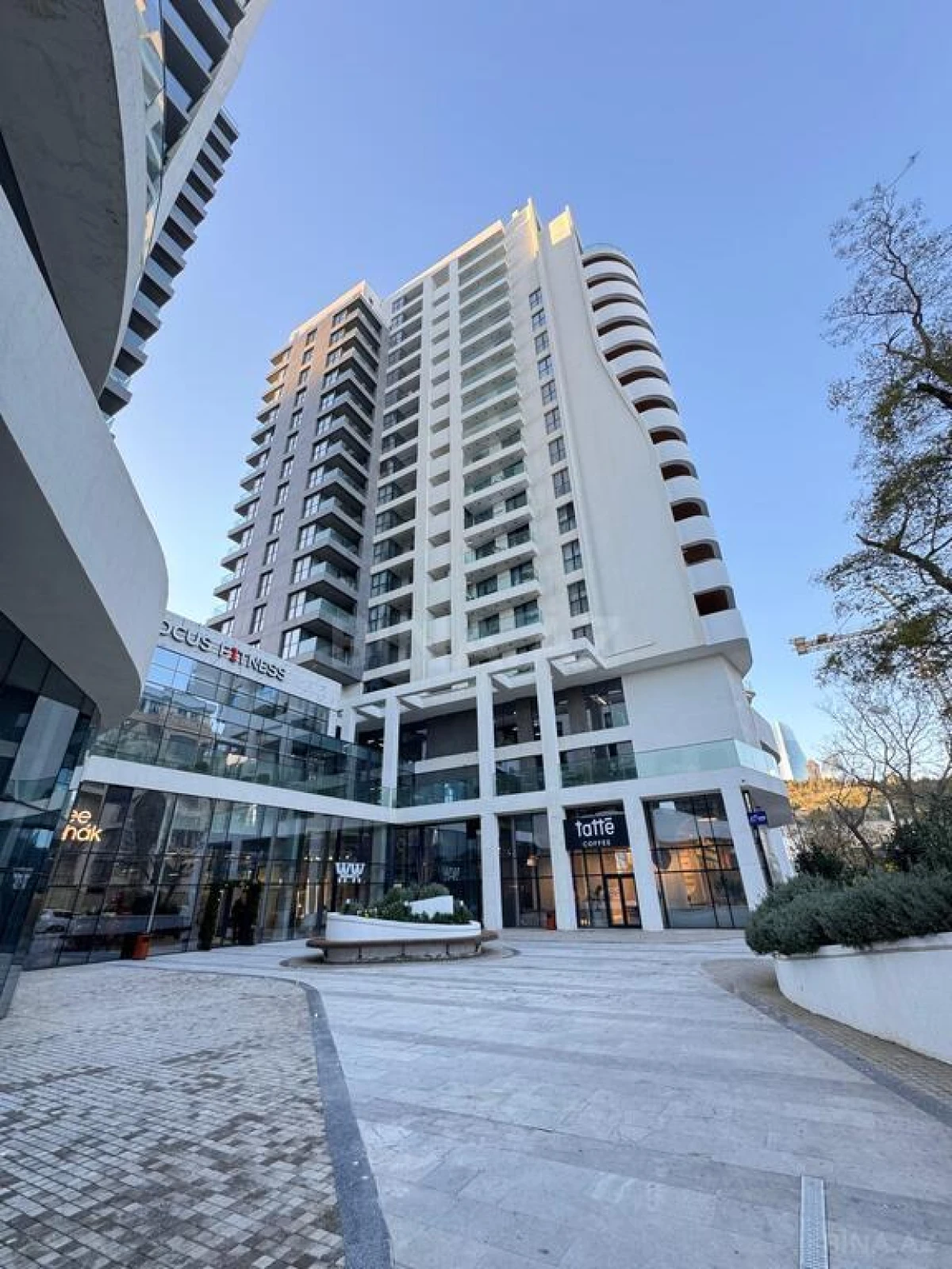 Satılır 4 otaqlı mənzil 170 m²