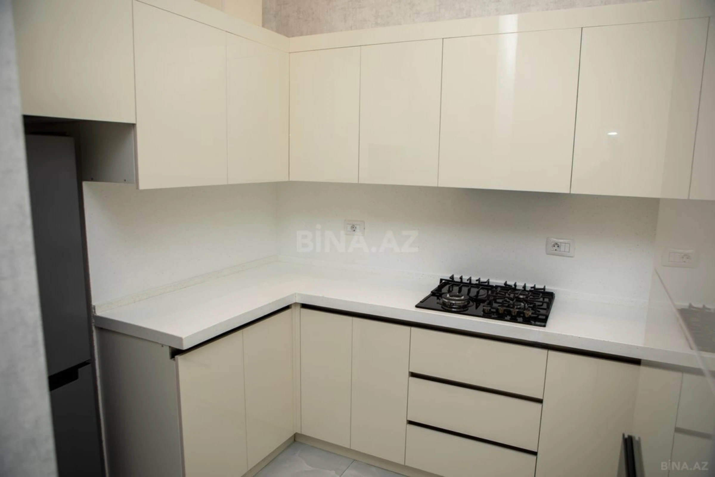 Satılır 2 otaqlı mənzil 70.8 m²