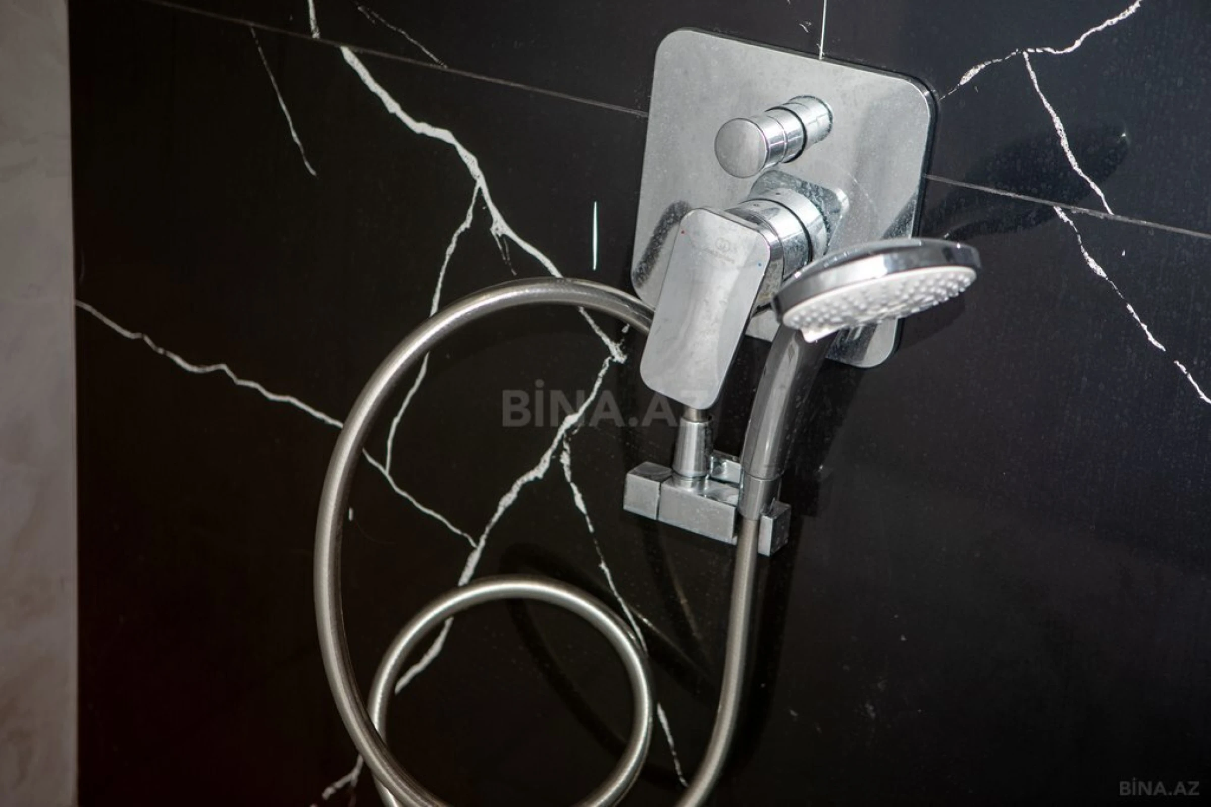 Satılır 2 otaqlı mənzil 70.8 m²