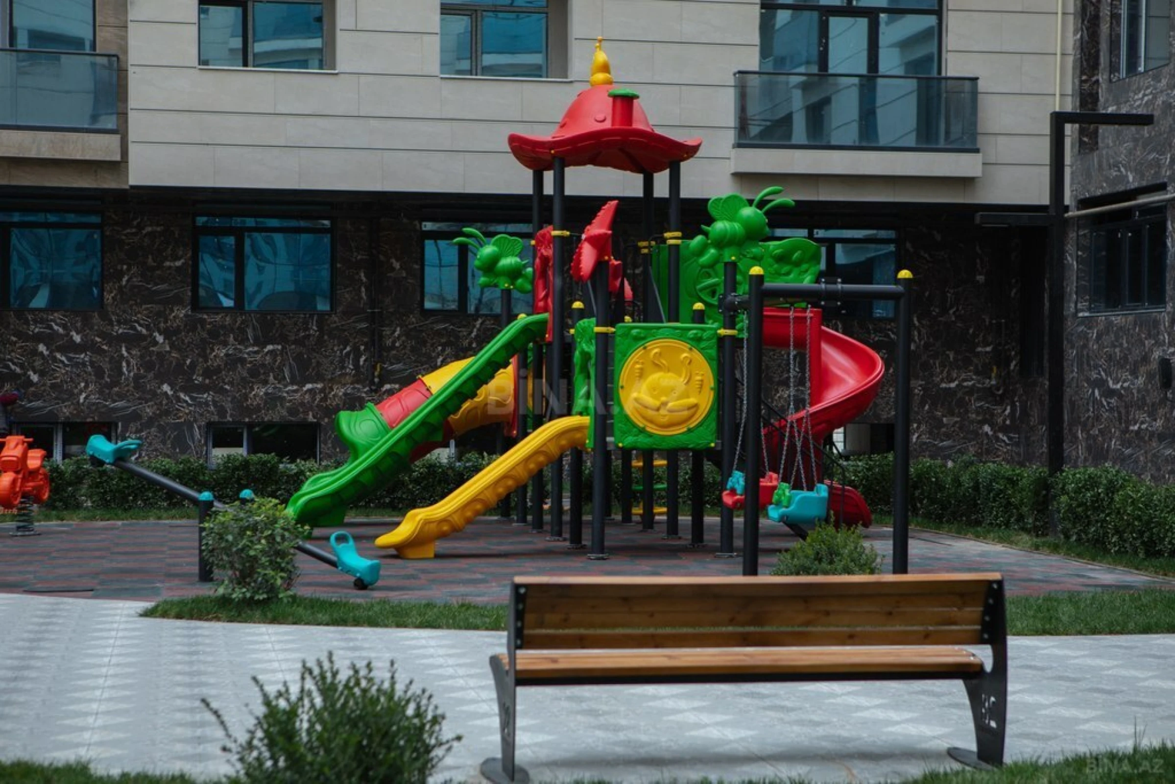 Satılır 2 otaqlı mənzil 70.8 m²