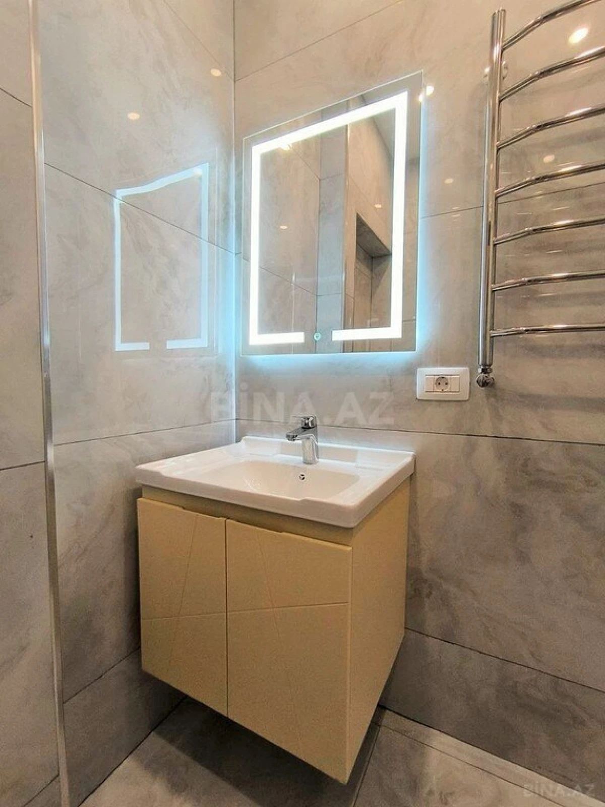 Satılır 2 otaqlı mənzil 70.8 m²