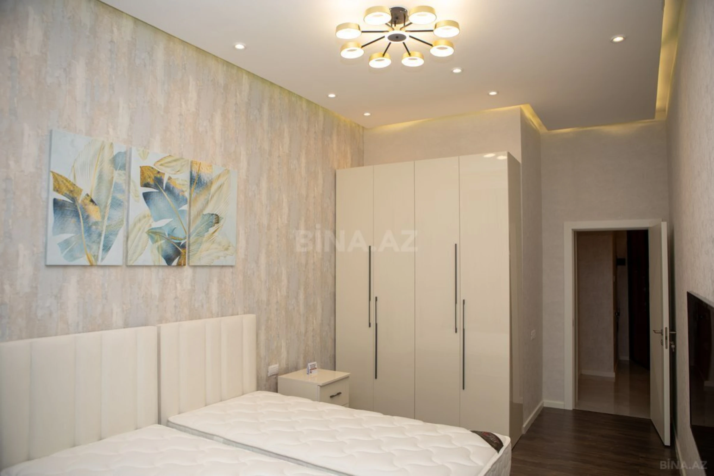 Satılır 2 otaqlı mənzil 70.8 m²