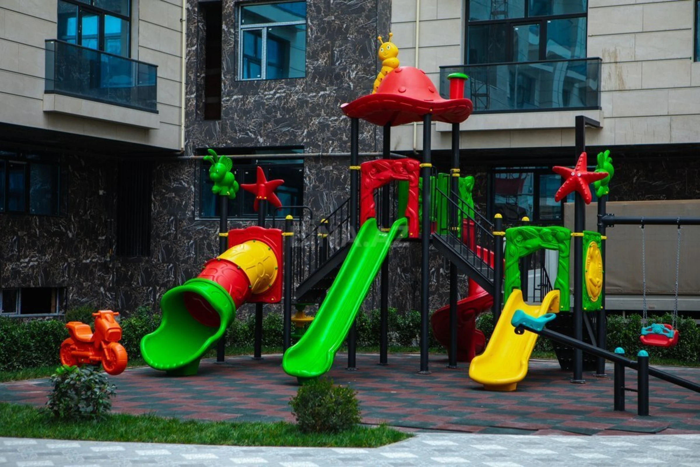 Satılır 2 otaqlı mənzil 70.8 m²