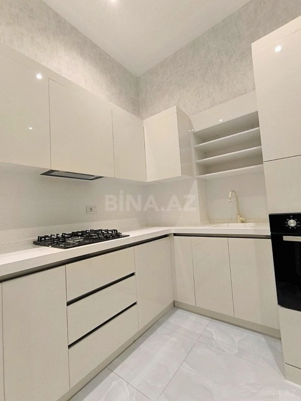 Satılır 2 otaqlı mənzil 70.8 m²