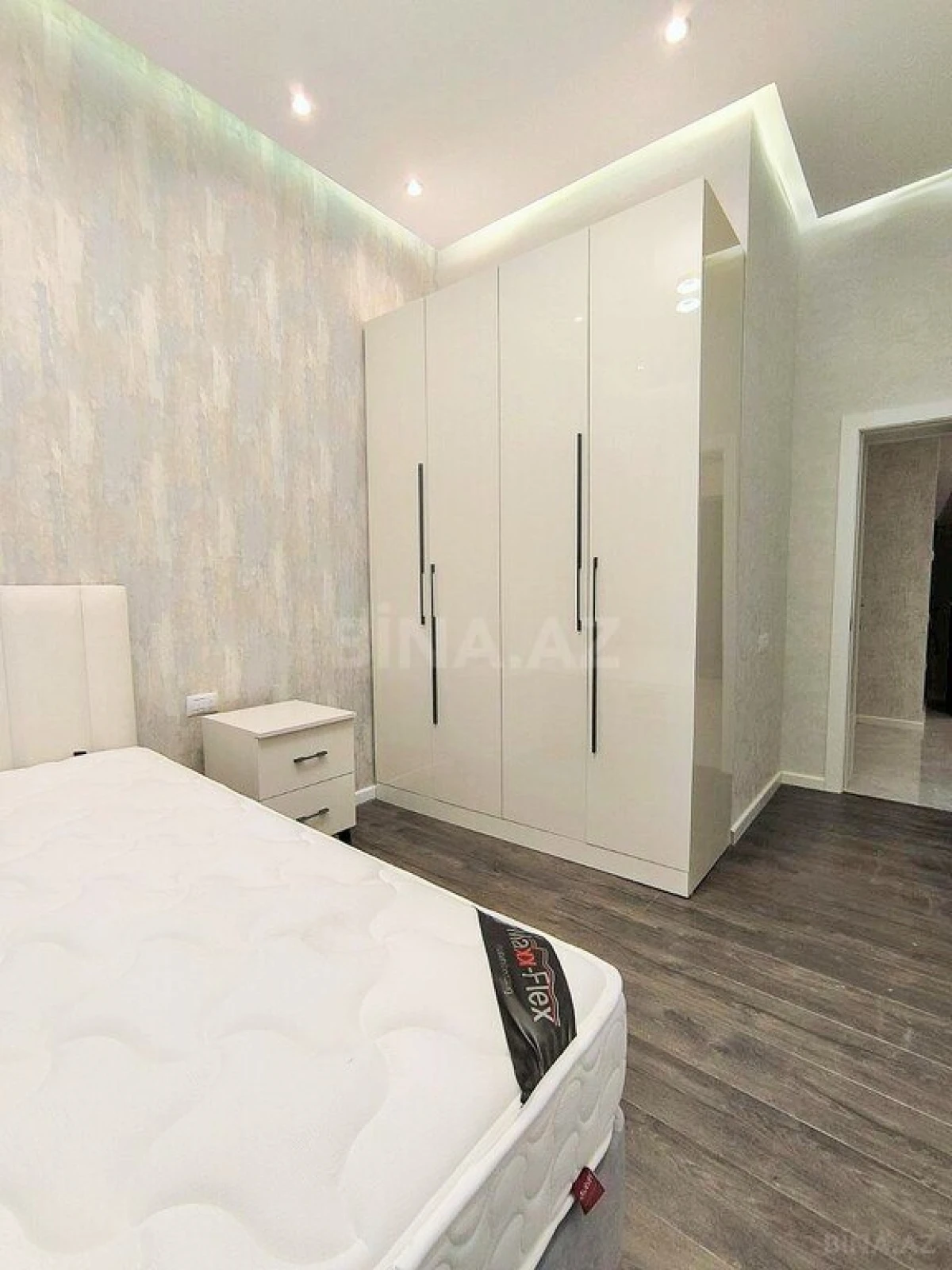 Satılır 2 otaqlı mənzil 70.8 m²