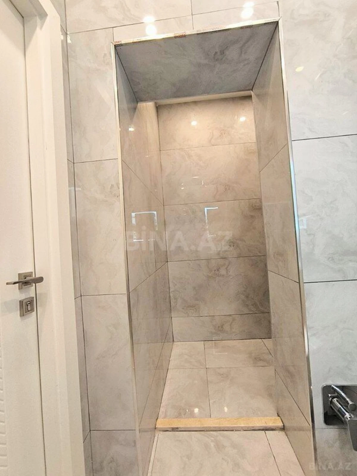 Satılır 2 otaqlı mənzil 70.8 m²
