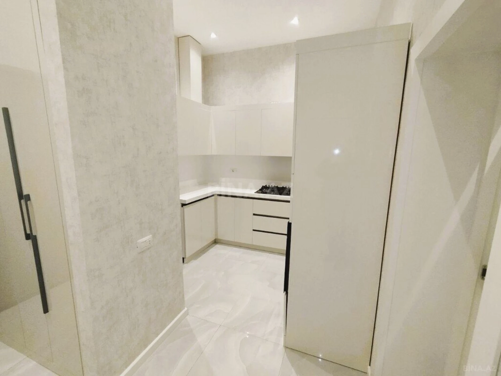 Satılır 2 otaqlı mənzil 70.8 m²