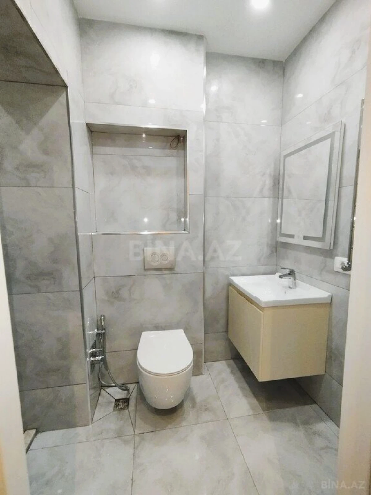 Satılır 2 otaqlı mənzil 70.8 m²