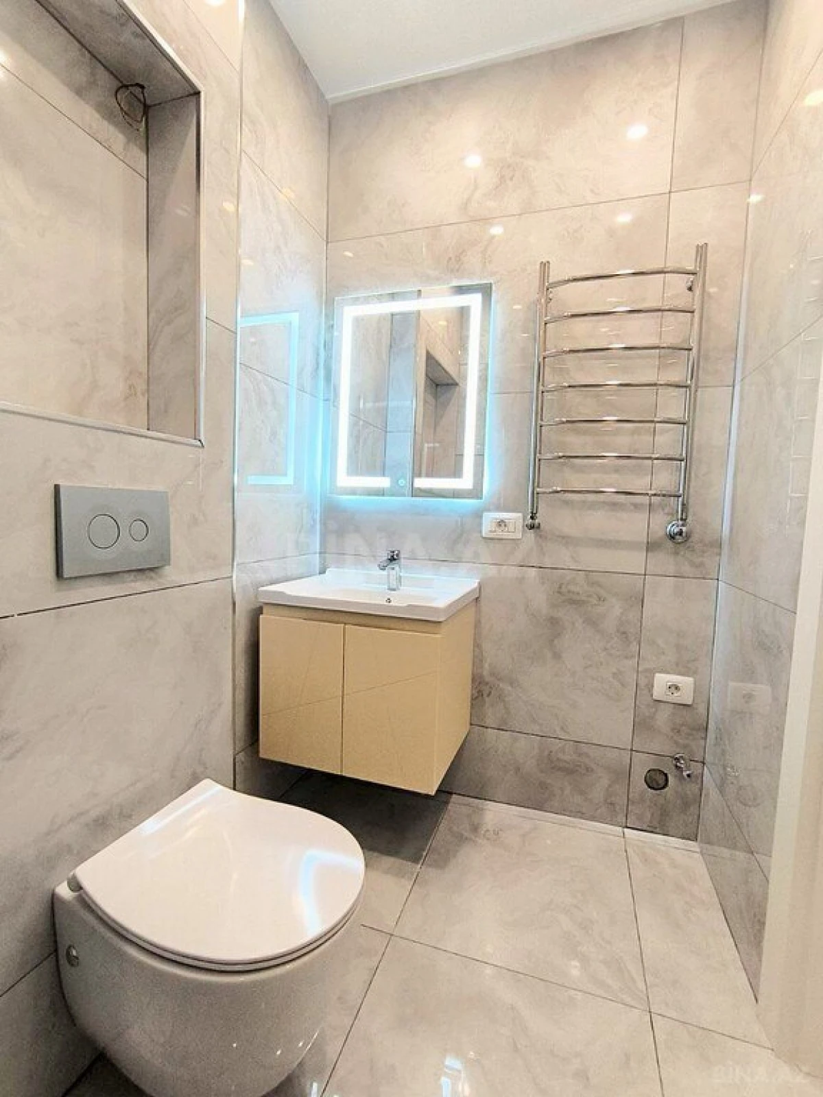 Satılır 2 otaqlı mənzil 70.8 m²