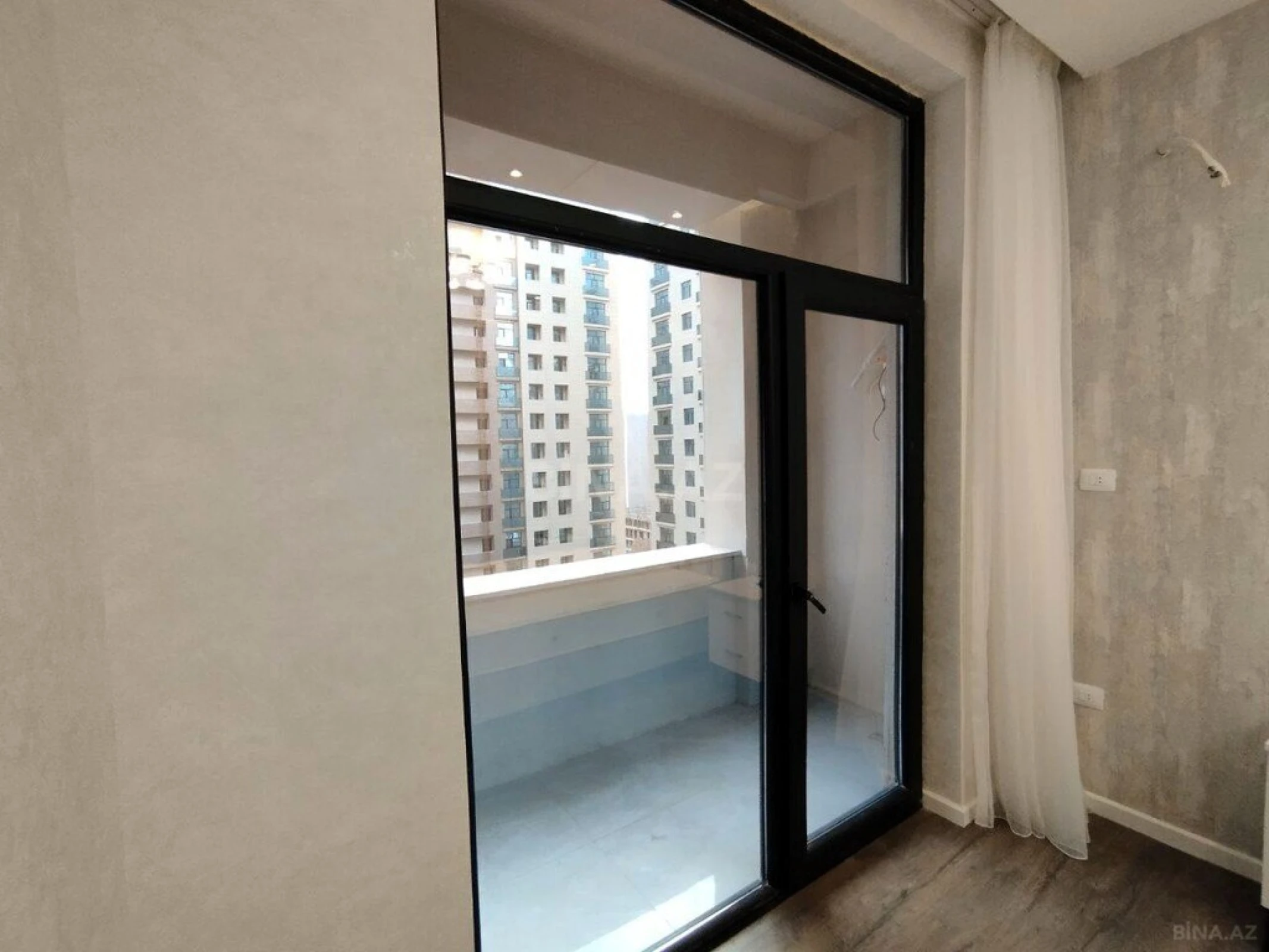 Satılır 2 otaqlı mənzil 70.8 m²