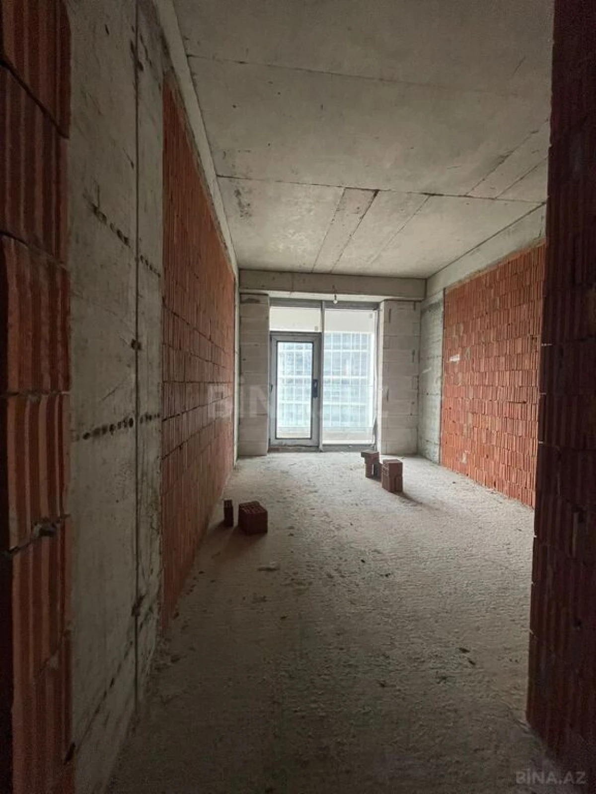 Satılır 2 otaqlı mənzil 82 m²