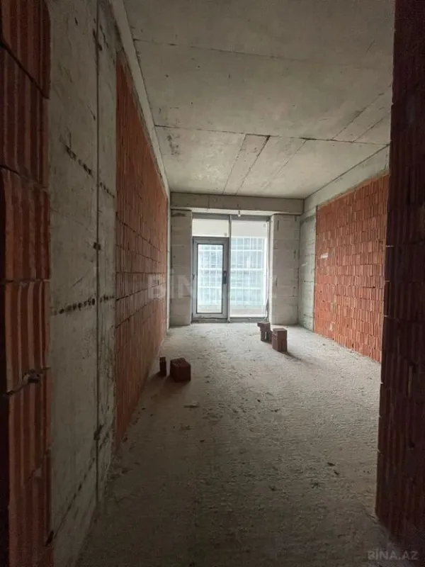 Satılır 2 otaqlı mənzil 82 m²