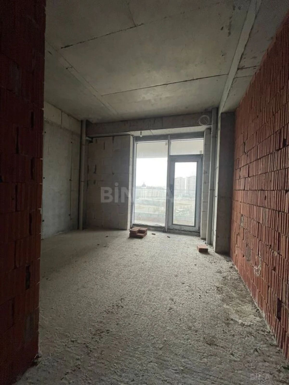 Satılır 2 otaqlı mənzil 82 m²