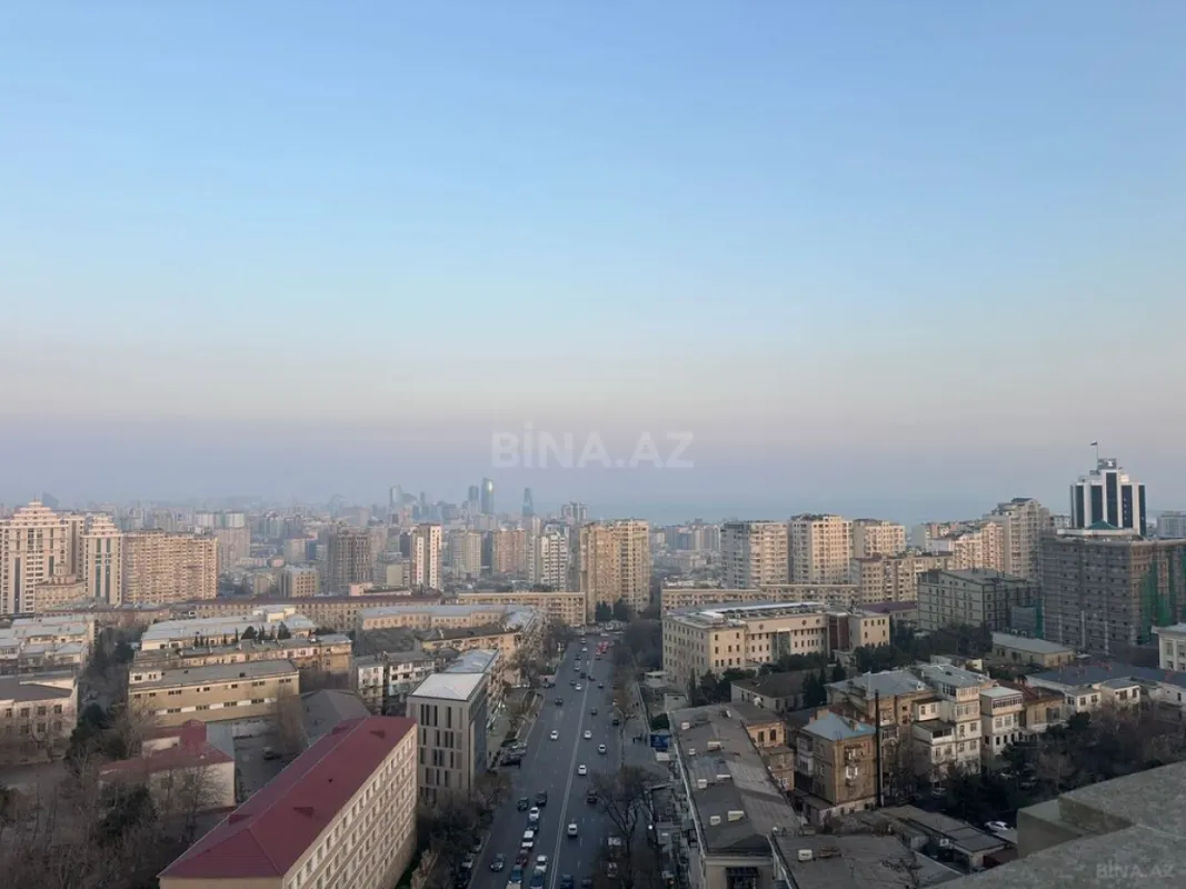 Satılır 5 otaqlı mənzil 304 m²
