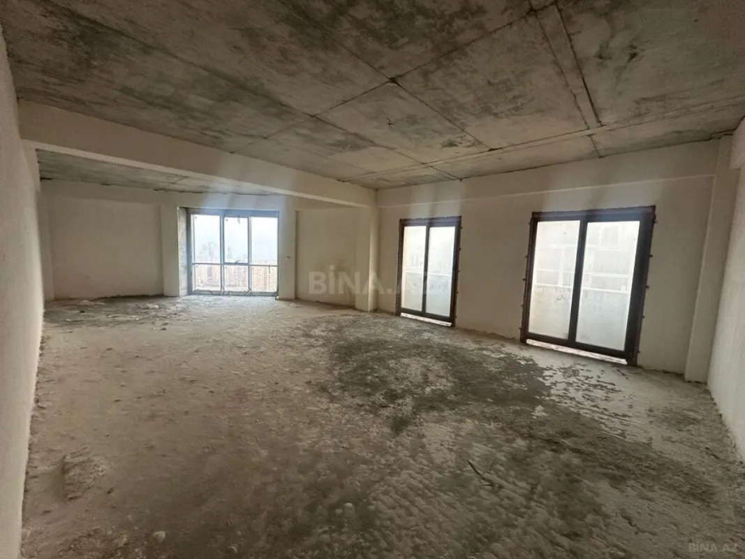 Satılır 5 otaqlı mənzil 304 m²