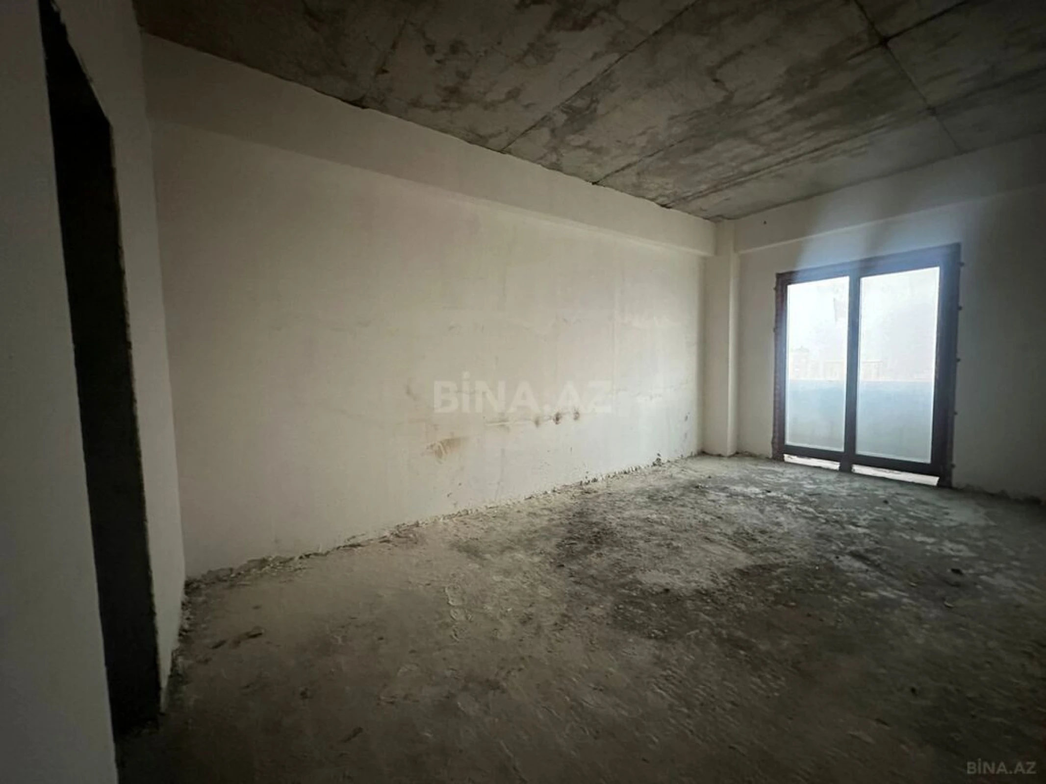 Satılır 5 otaqlı mənzil 304 m²