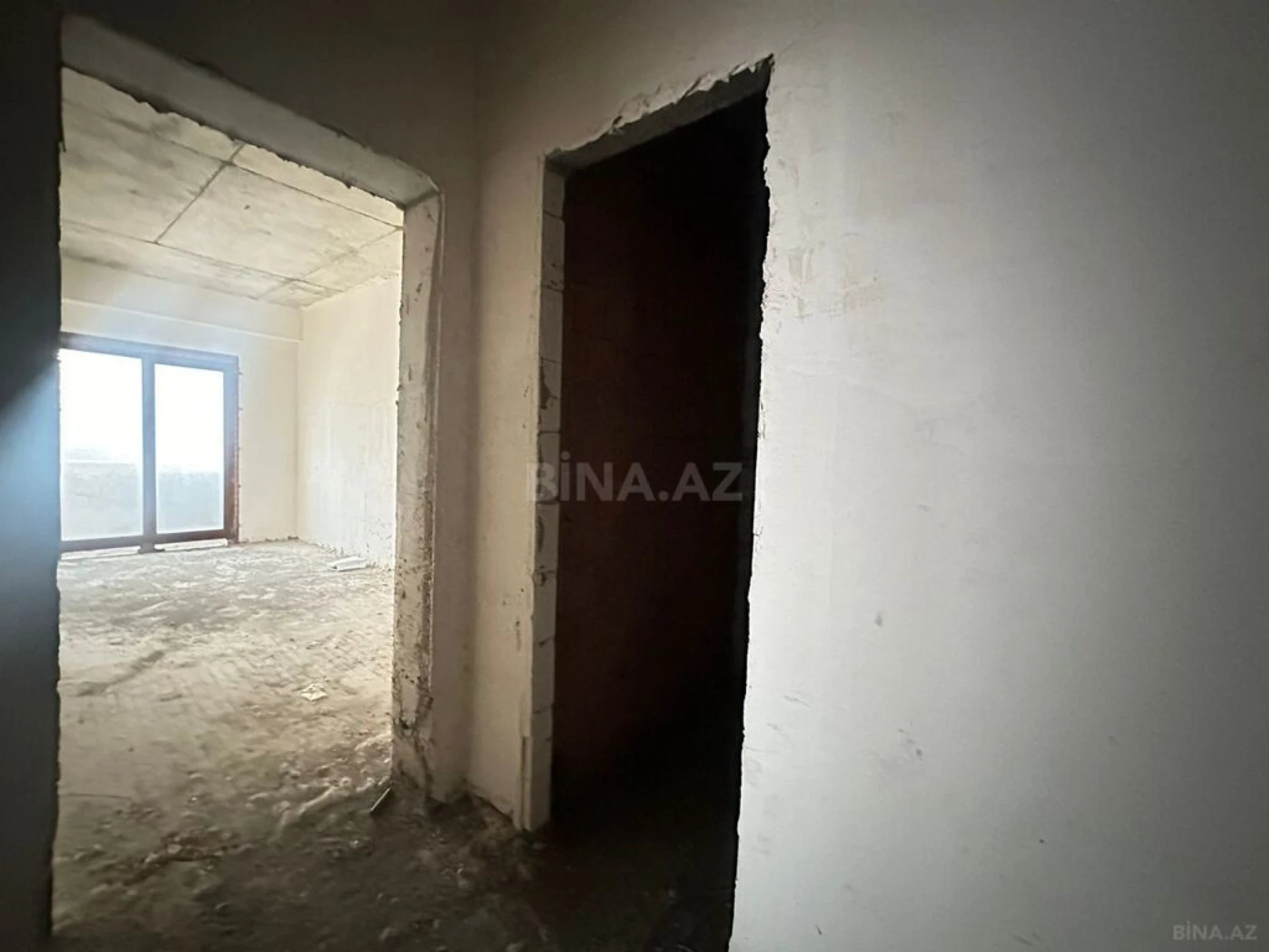 Satılır 5 otaqlı mənzil 304 m²