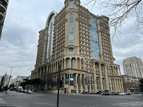 Satılır 5 otaqlı mənzil 304 m² — Bakı, Memar Əcəmi yanı 5 otaq 304.00 m²