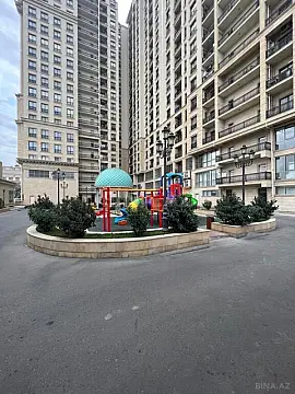 Satılır 5 otaqlı mənzil 304 m²