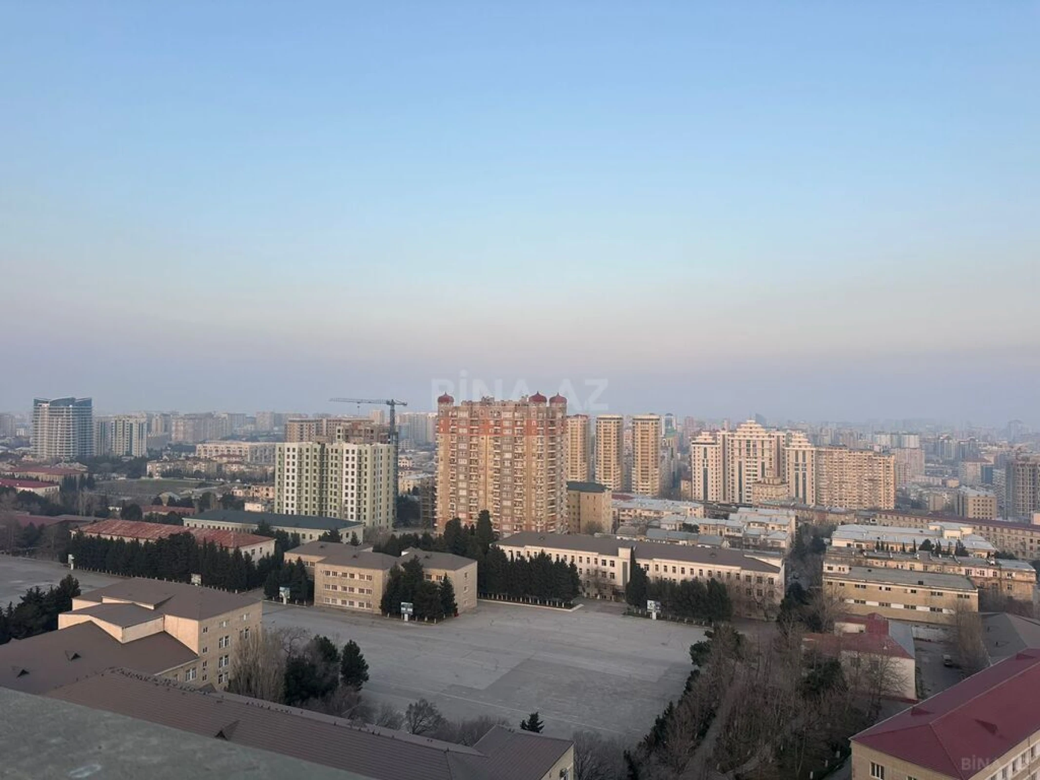 Satılır 5 otaqlı mənzil 304 m²