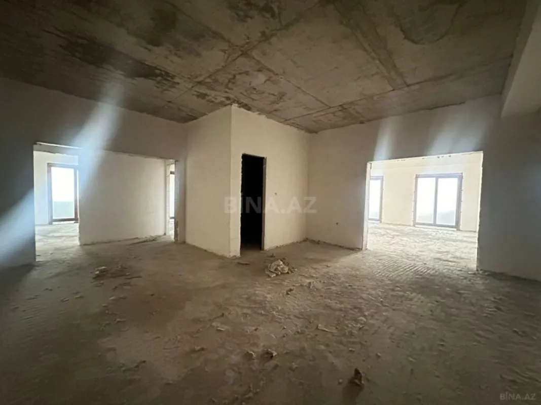 Satılır 5 otaqlı mənzil 304 m²