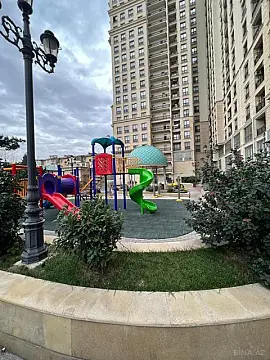 Satılır 5 otaqlı mənzil 304 m²