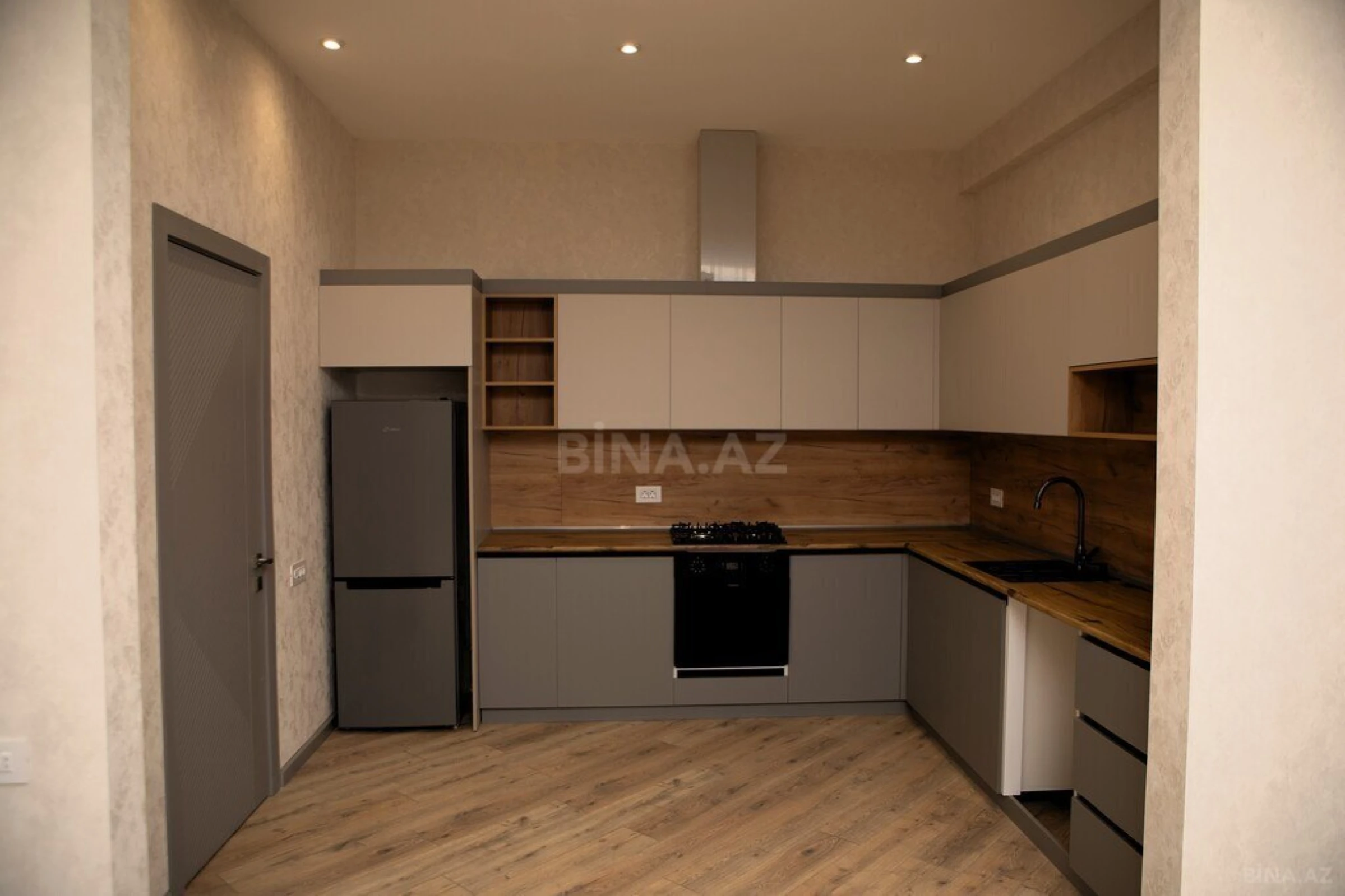Satılır 2 otaqlı mənzil 90.9 m²