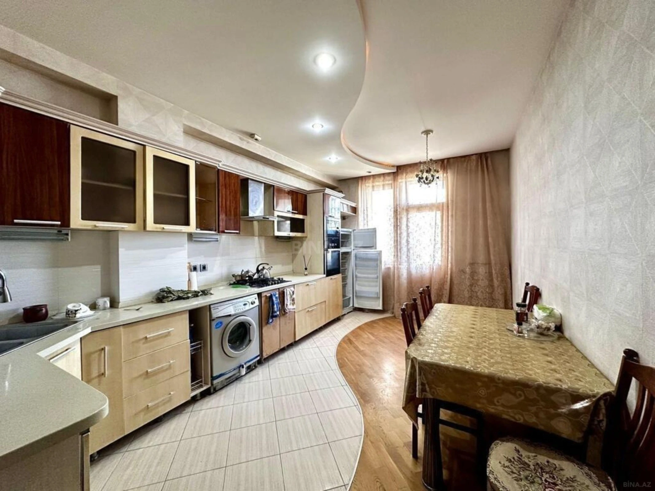 Satılır 3 otaqlı mənzil 130 m²