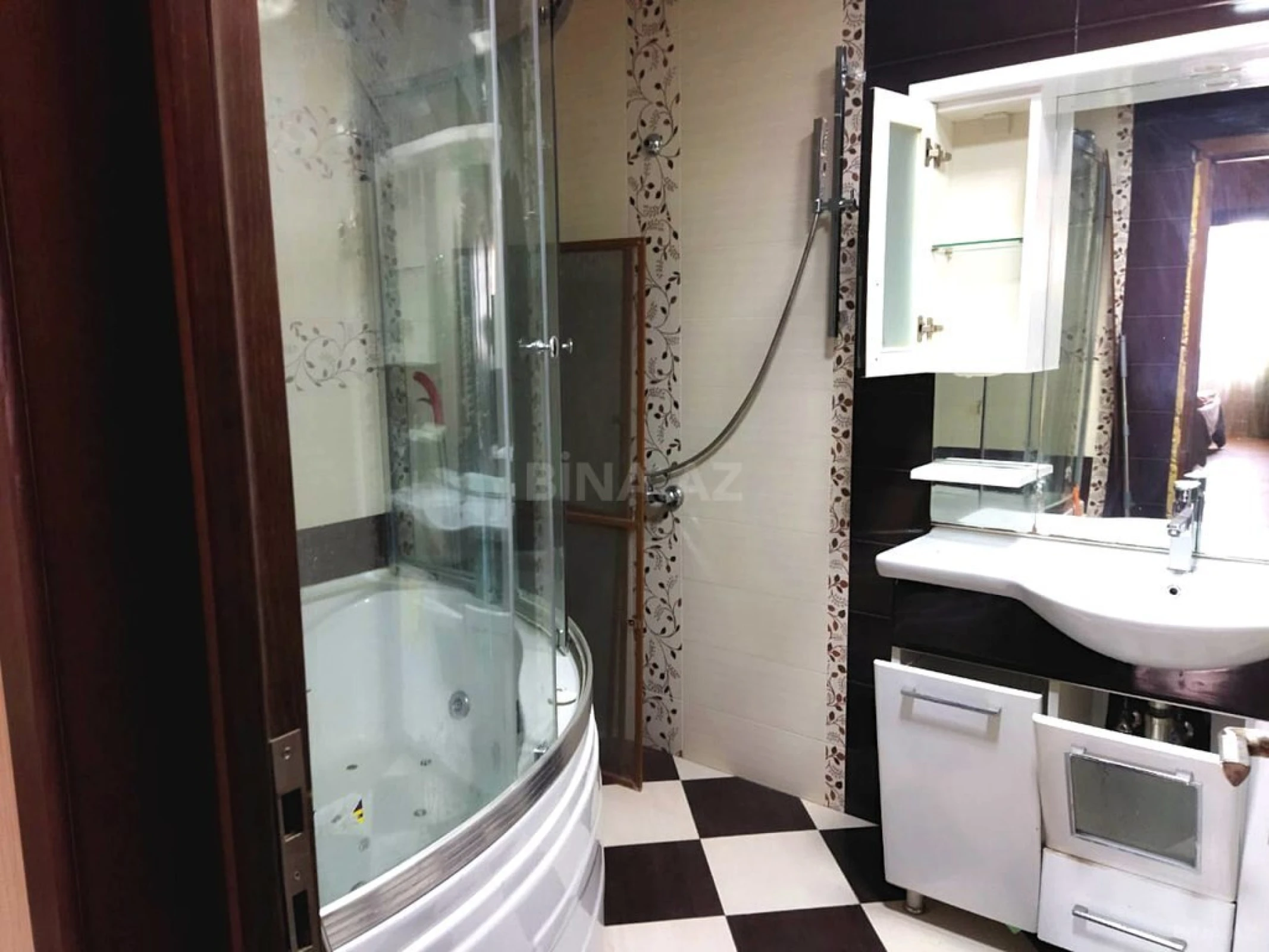 Satılır 3 otaqlı mənzil 130 m²