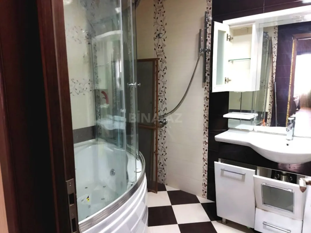 Satılır 3 otaqlı mənzil 130 m²