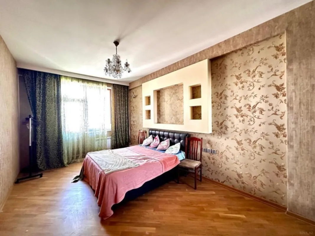 Satılır 3 otaqlı mənzil 130 m²