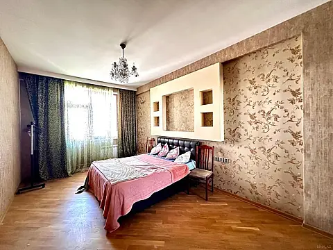Satılır 3 otaqlı mənzil 130 m²