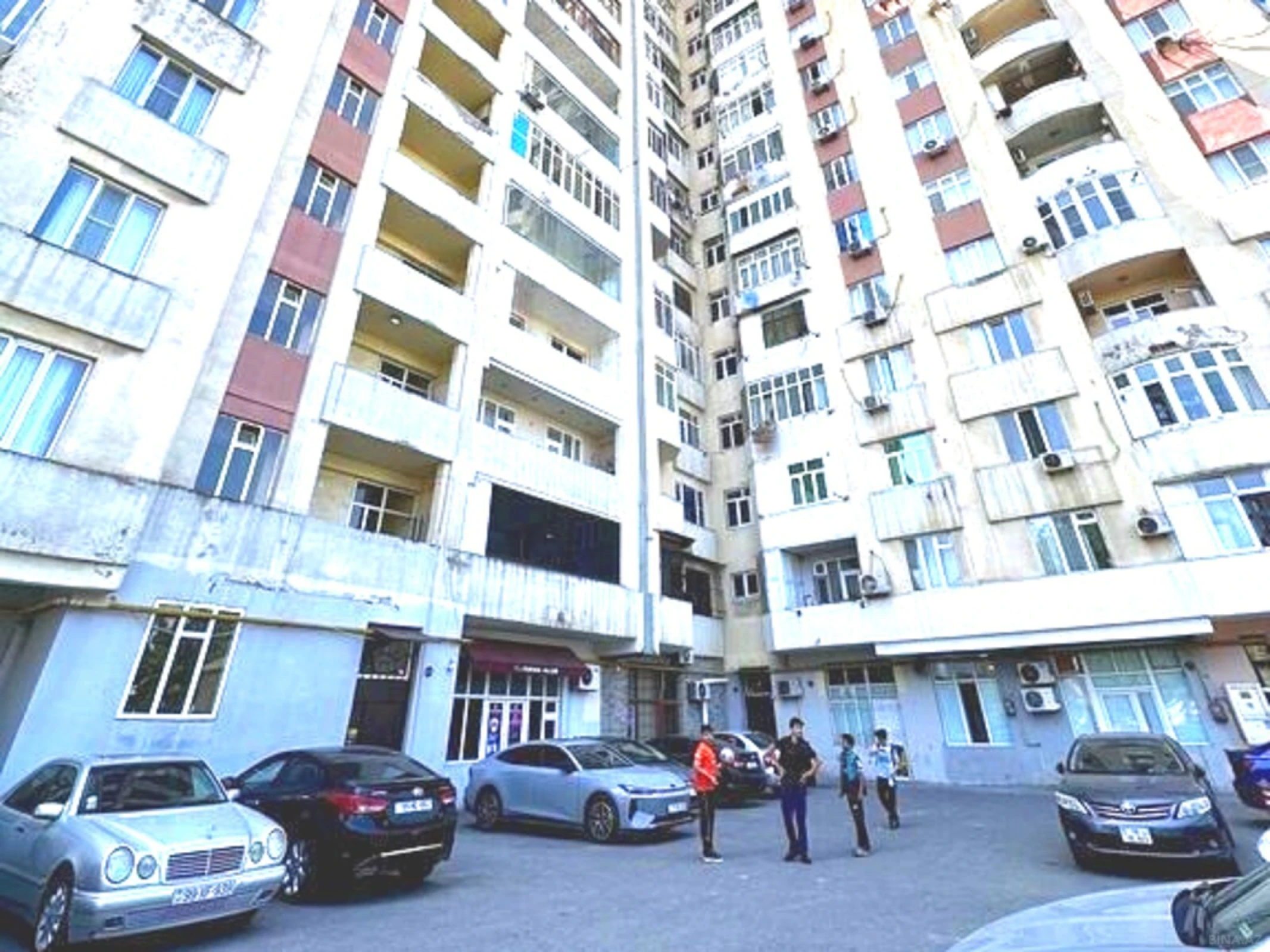 Satılır 3 otaqlı mənzil 130 m²