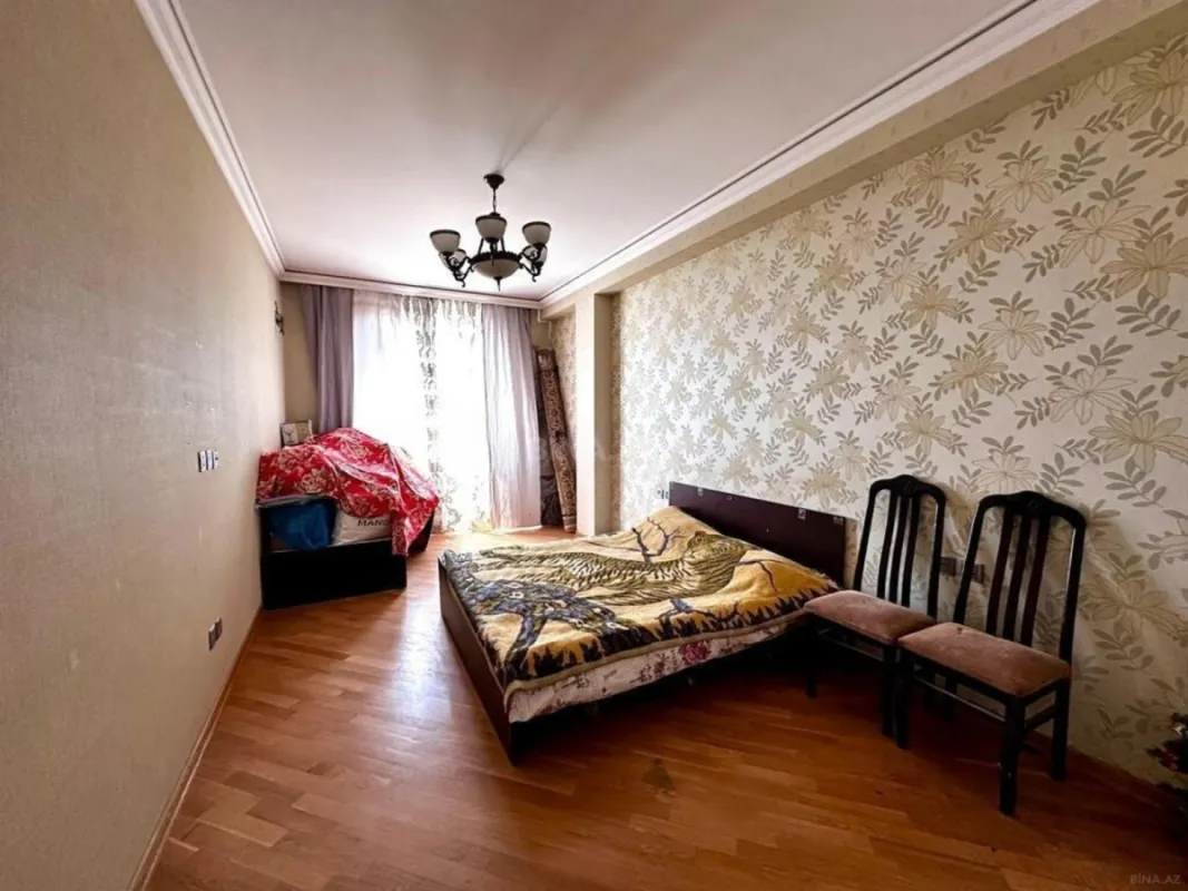 Satılır 3 otaqlı mənzil 130 m²