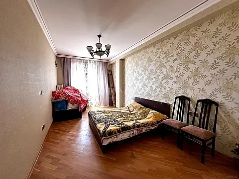 Satılır 3 otaqlı mənzil 130 m²