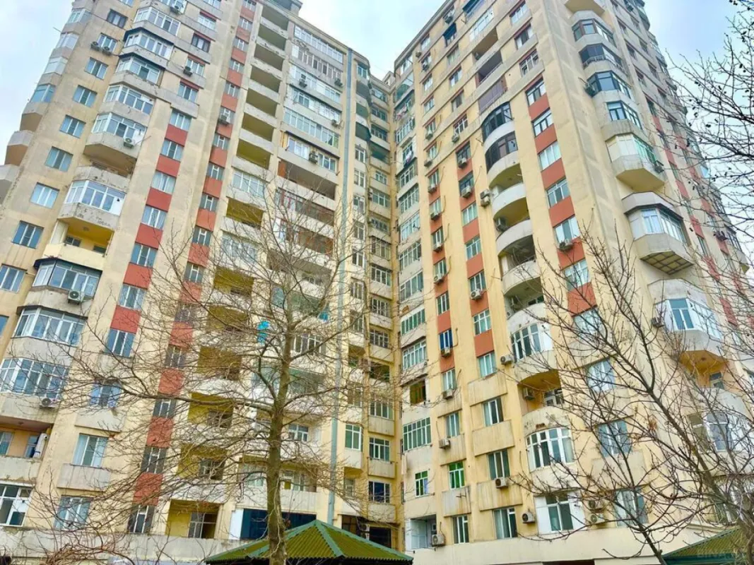 Satılır 3 otaqlı mənzil 130 m²