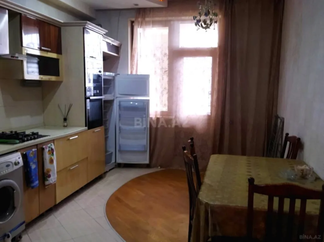 Satılır 3 otaqlı mənzil 130 m²