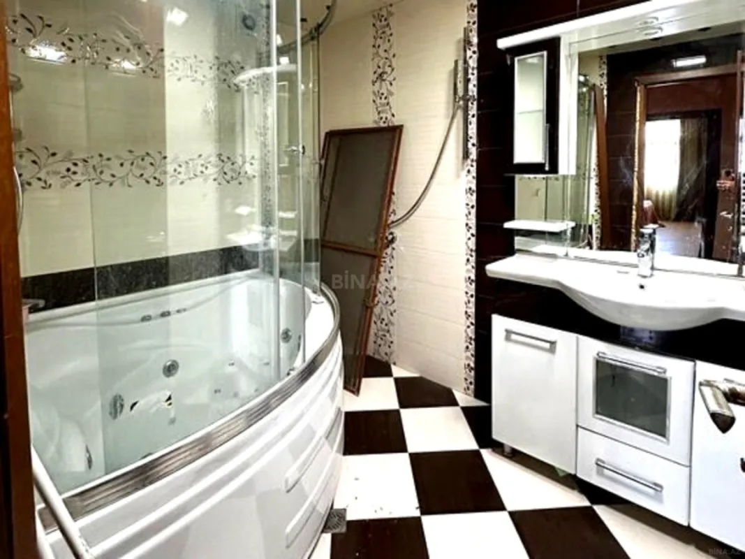 Satılır 3 otaqlı mənzil 130 m²