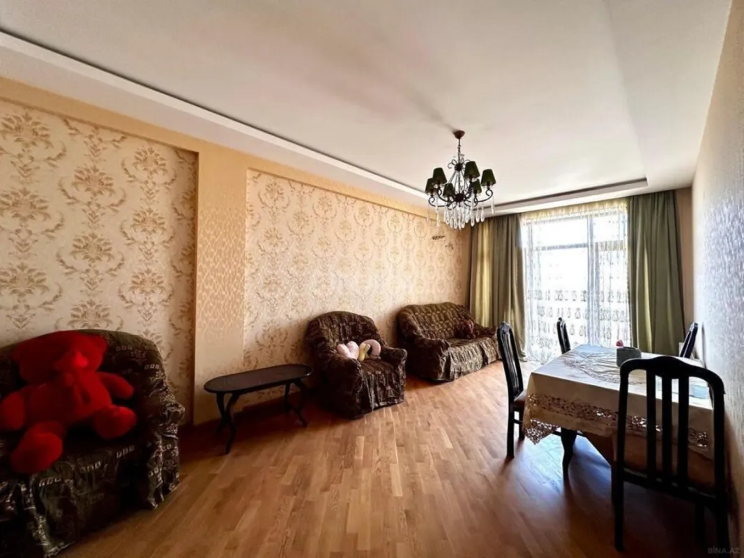 Satılır 3 otaqlı mənzil 130 m²