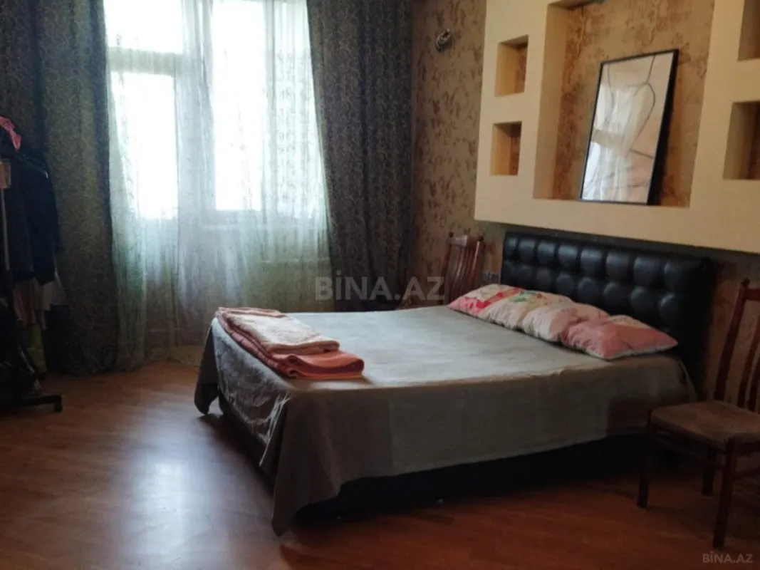 Satılır 3 otaqlı mənzil 130 m²