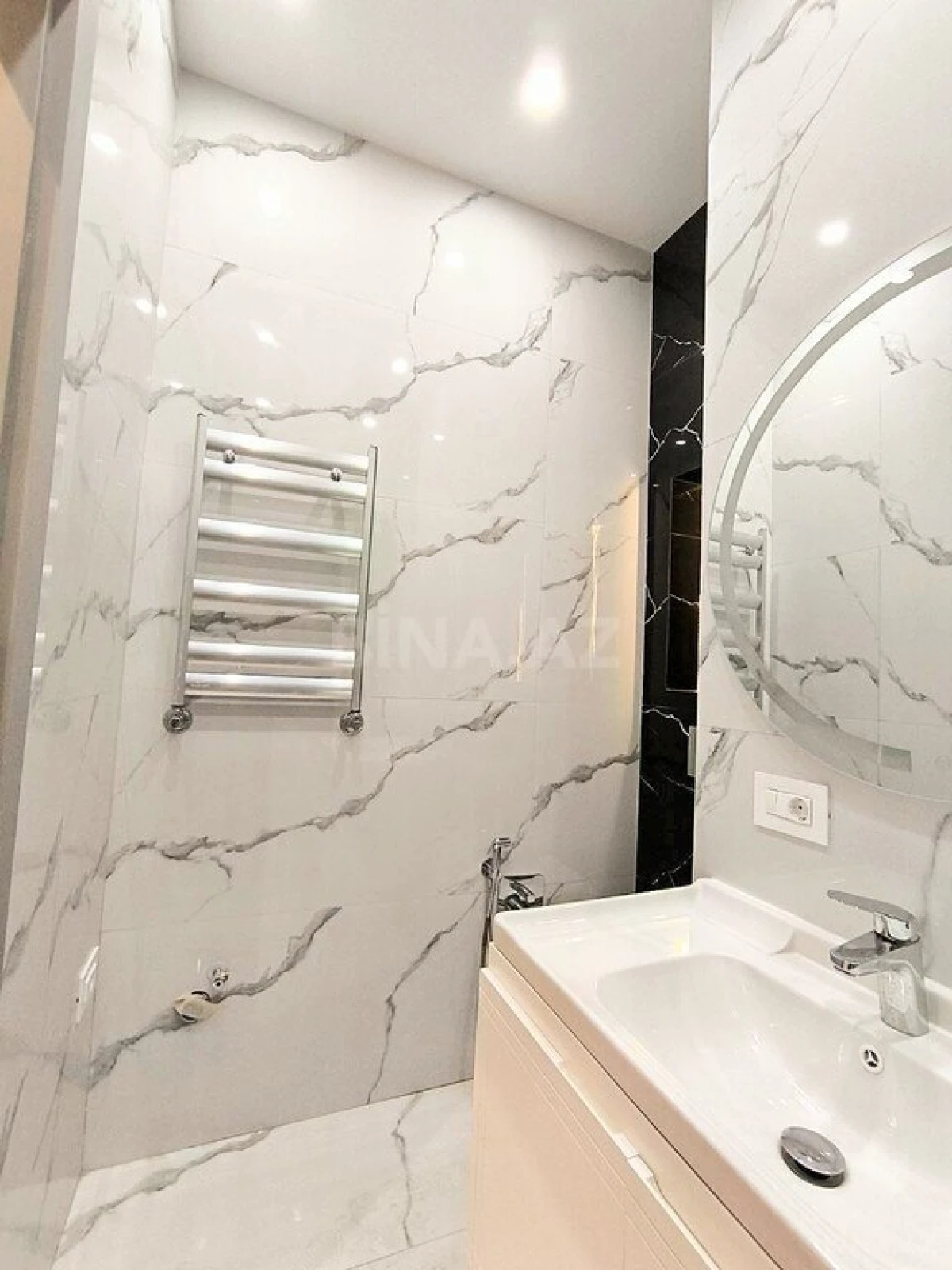 Satılır 2 otaqlı mənzil 90.9 m²