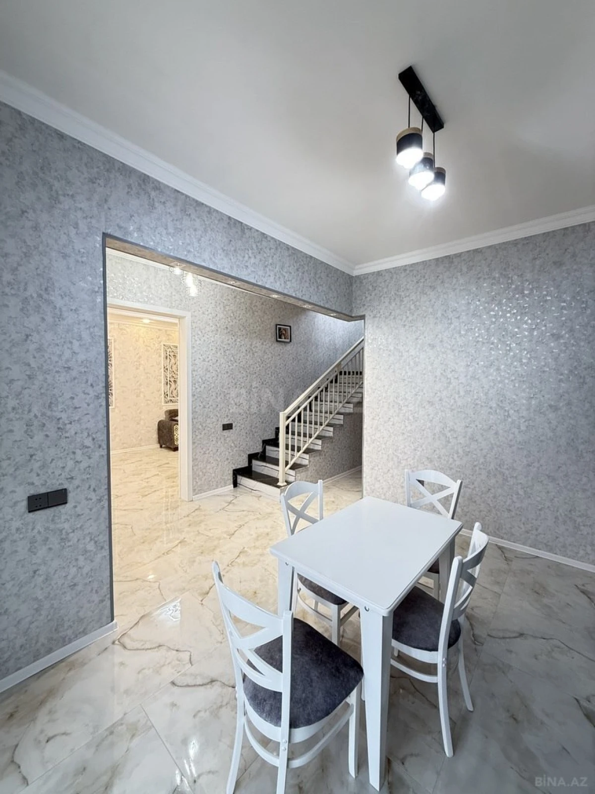 Satılır 4 otaqlı həyət evi 175 m²