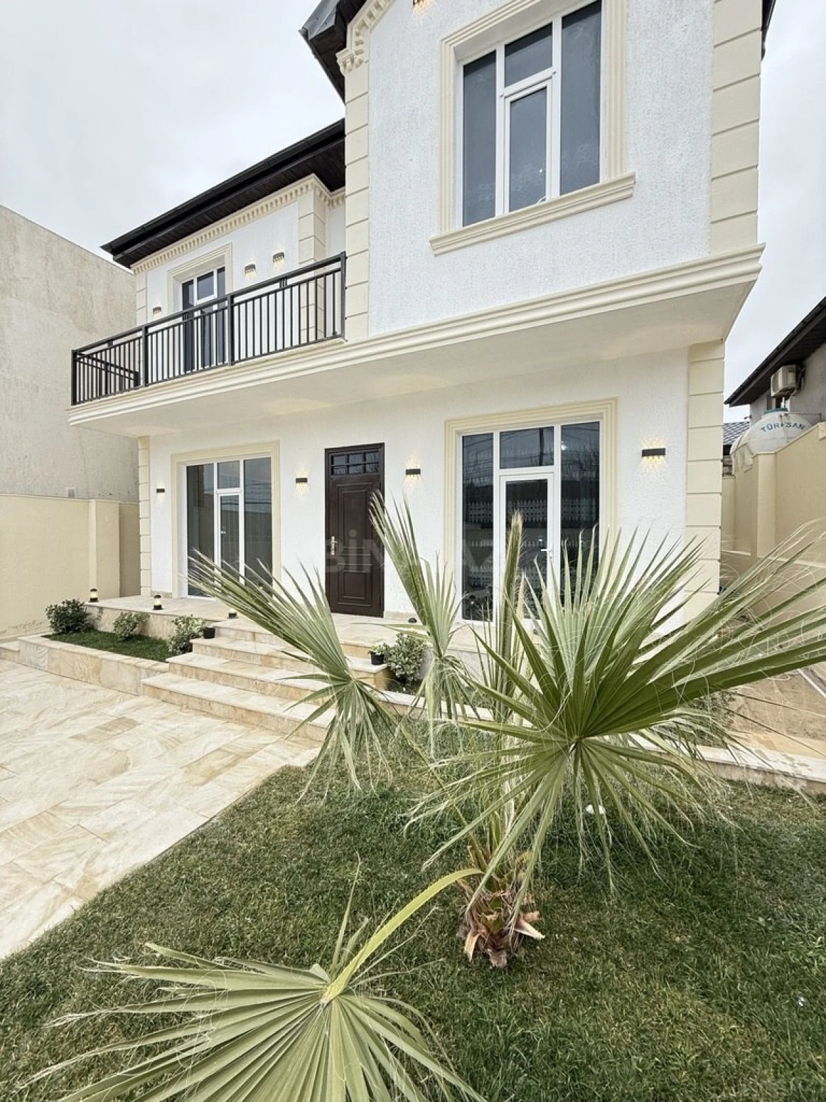 Satılır 4 otaqlı həyət evi 175 m²