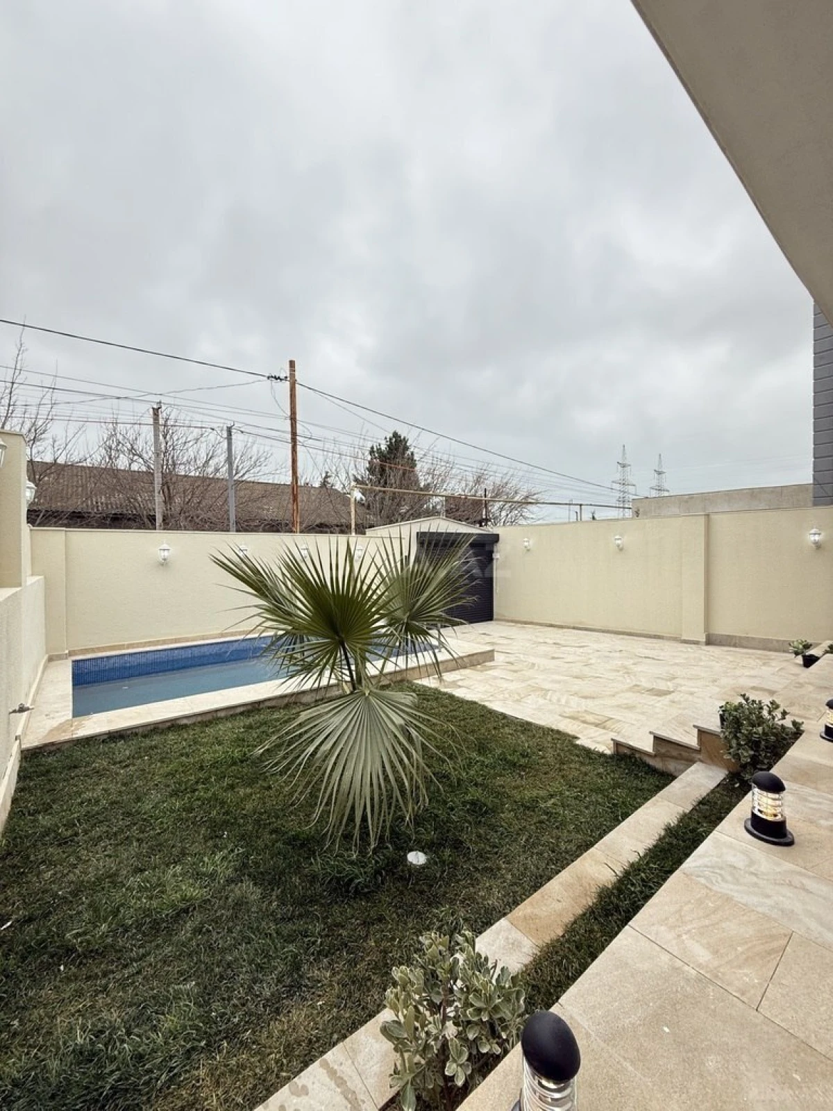 Satılır 4 otaqlı həyət evi 175 m²