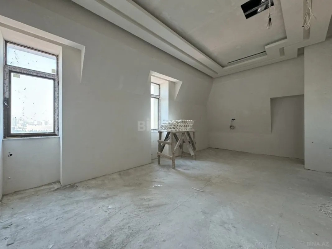 Satılır 4 otaqlı mənzil 423 m²