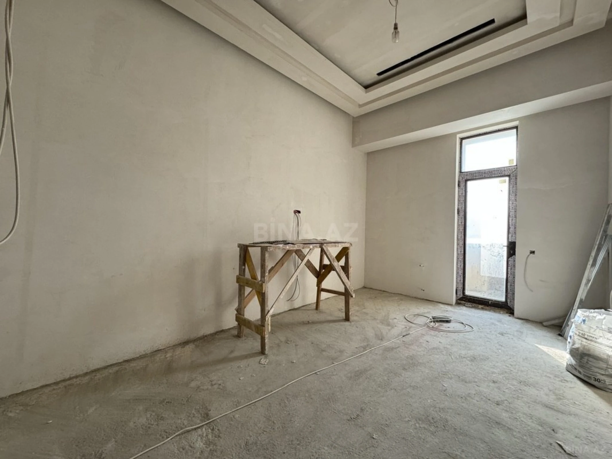Satılır 4 otaqlı mənzil 423 m²